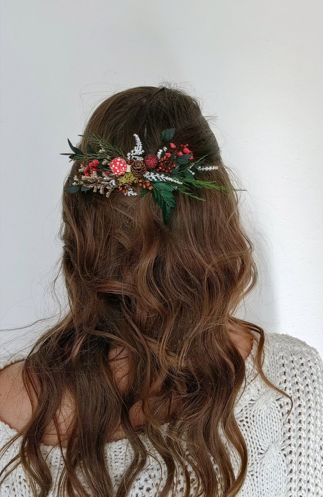 Toadstool Hair Comb: Woodland Christmas Headpiece with Pine Cones – handmade floral hair accessory by magaela