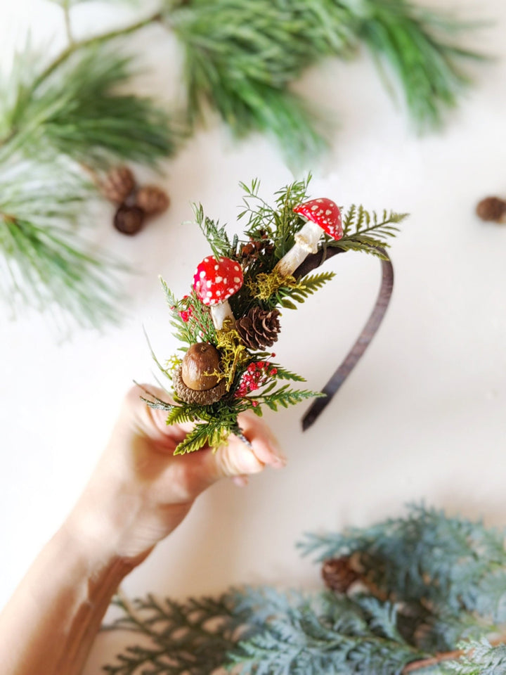 Christmas Woodland Headband: Mushroom, Acorn & Pine Cone Headpiece – handmade floral hair accessory by magaela
