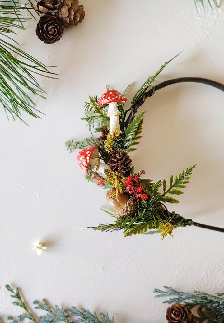 Christmas Woodland Headband: Mushroom, Acorn & Pine Cone Headpiece – handmade floral hair accessory by magaela