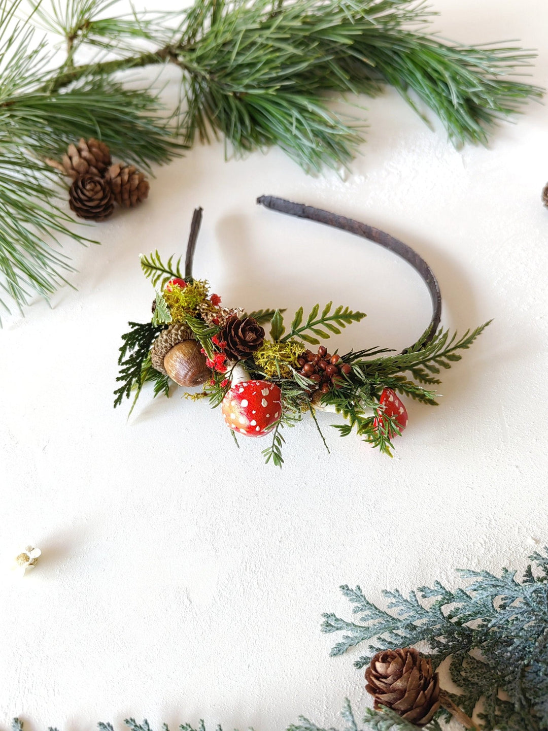 Christmas Woodland Headband: Mushroom, Acorn & Pine Cone Headpiece – handmade floral hair accessory by magaela