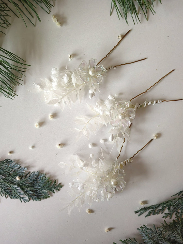 Glam Wedding Hairpins: Winter Bridal Headpiece with Clear Flowers – handmade floral hair accessory by magaela