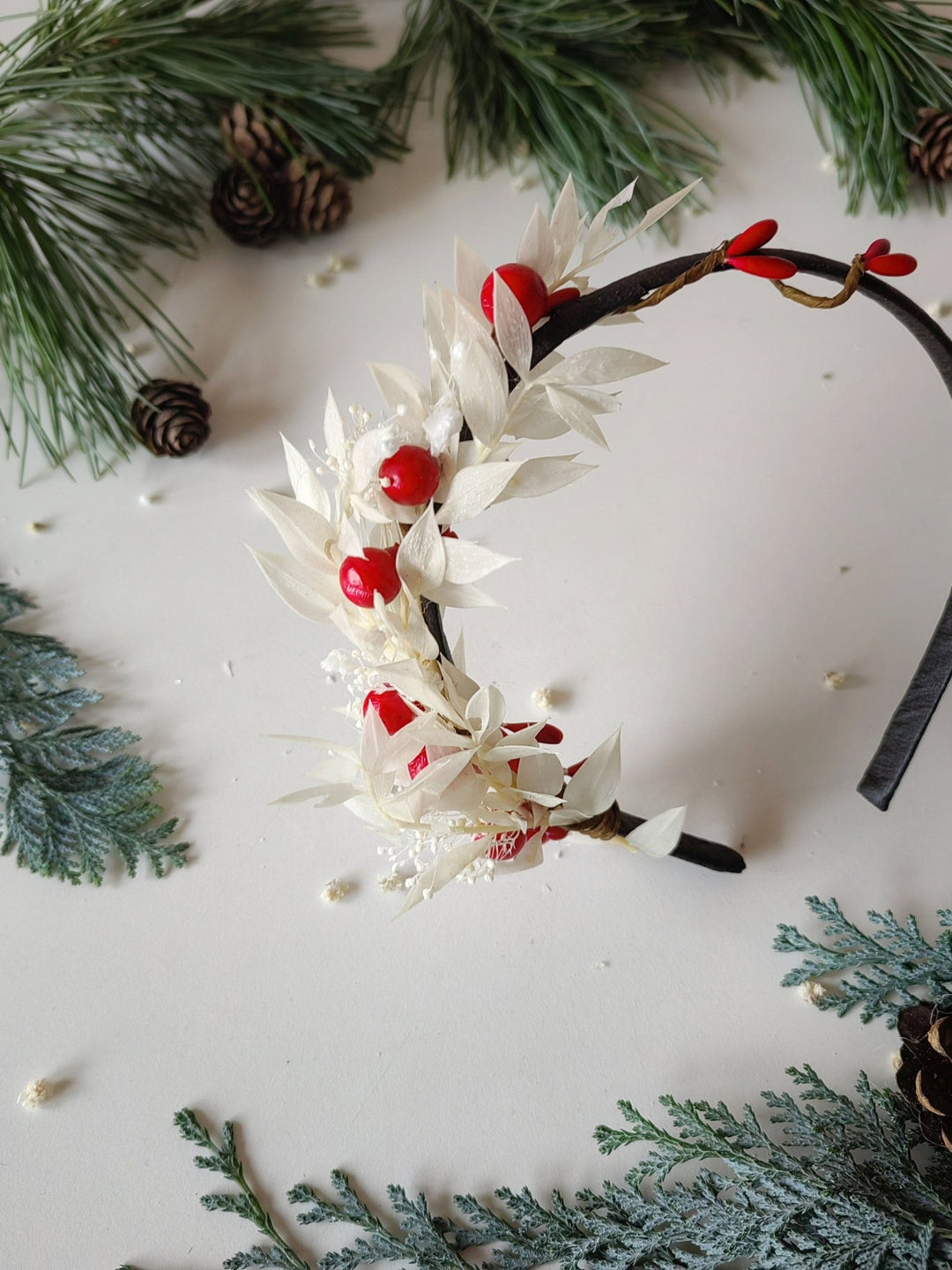 Winter Flower Headband: Red Berries & Preserved Floral Headpiece – handmade floral hair accessory by magaela