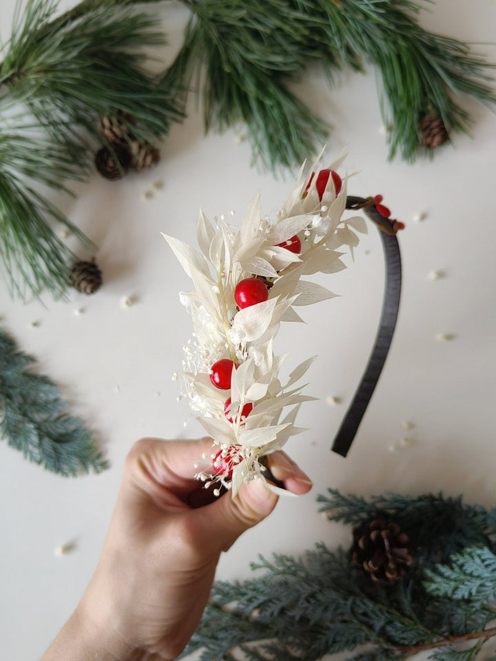 Winter Flower Headband: Red Berries & Preserved Floral Headpiece – handmade floral hair accessory by magaela