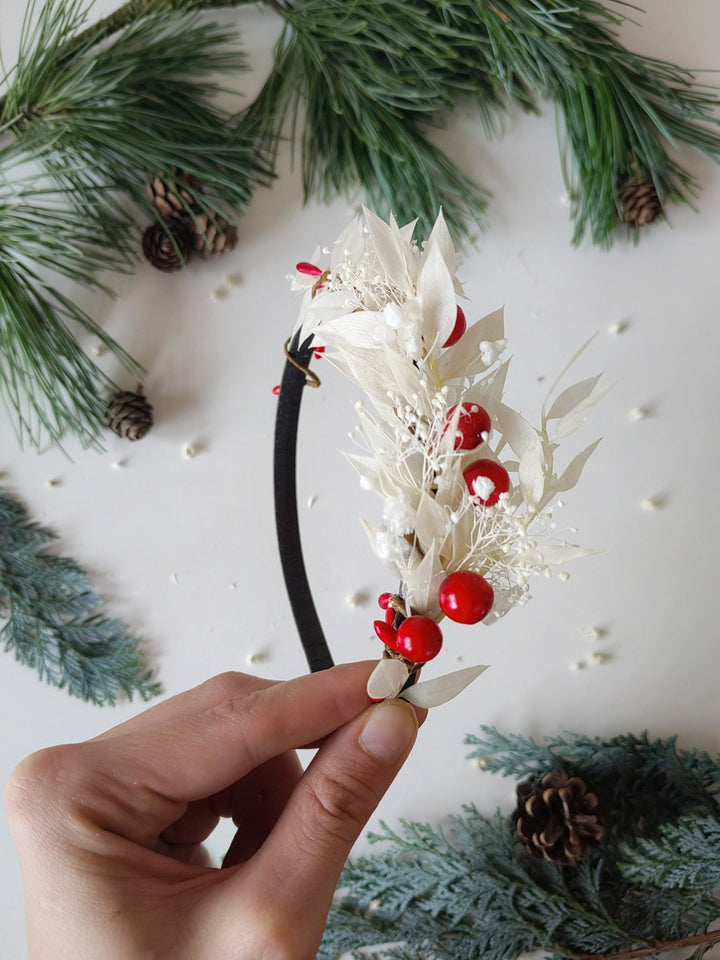 Winter Flower Headband: Red Berries & Preserved Floral Headpiece – handmade floral hair accessory by magaela