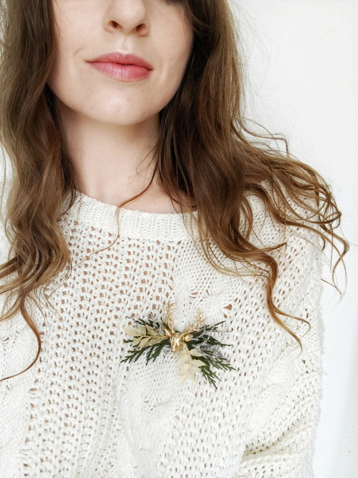 Christmas Deer Brooch: Handmade Winter Coat Jewelry – handmade floral hair accessory by magaela