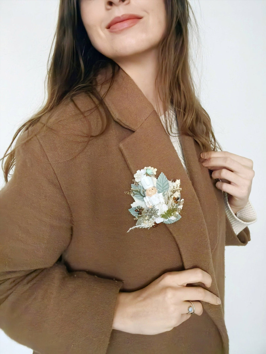 Nutcracker Christmas Brooch: White & Mint Holiday Jewelry – handmade floral hair accessory by magaela