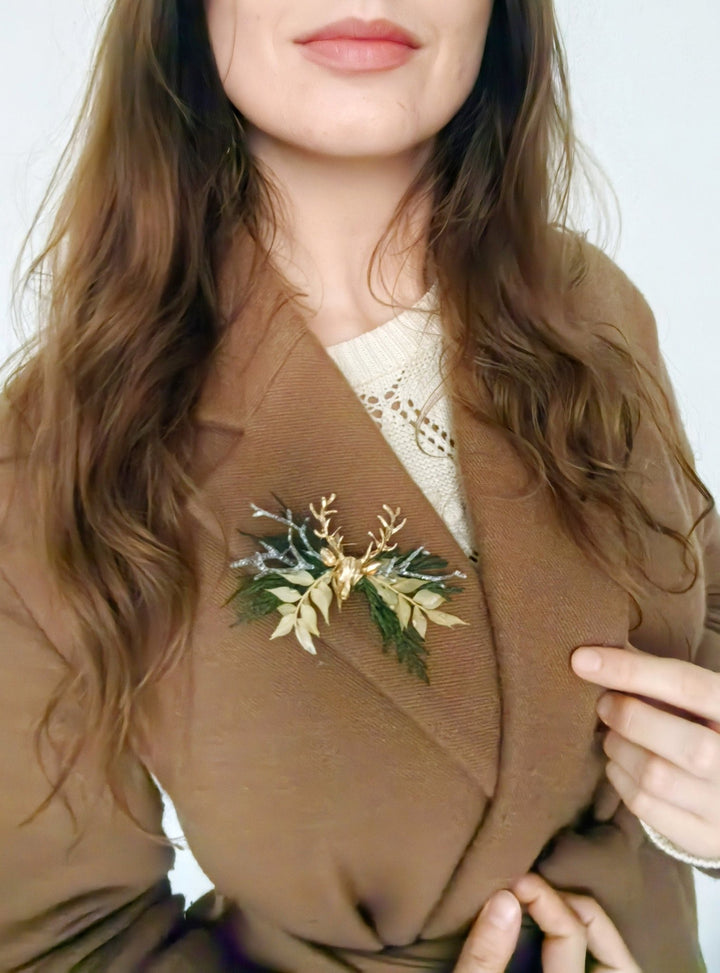 Christmas Deer Brooch: Handmade Winter Coat Jewelry – handmade floral hair accessory by magaela