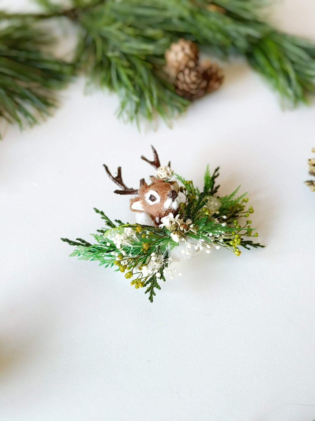 Deer Christmas Brooch: Handmade Winter Coat Jewelry – handmade floral hair accessory by magaela