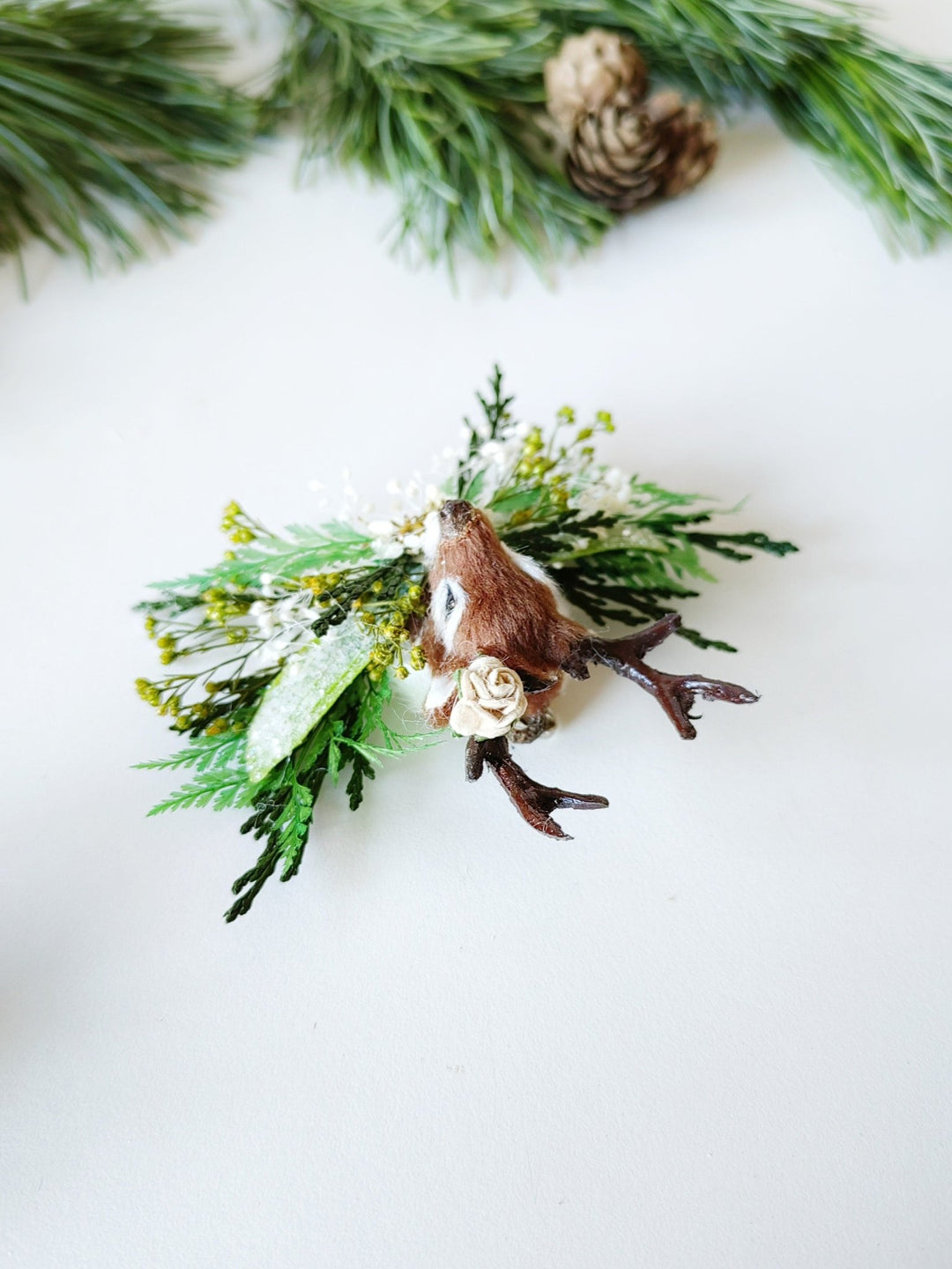 Deer Christmas Brooch: Handmade Winter Coat Jewelry – handmade floral hair accessory by magaela