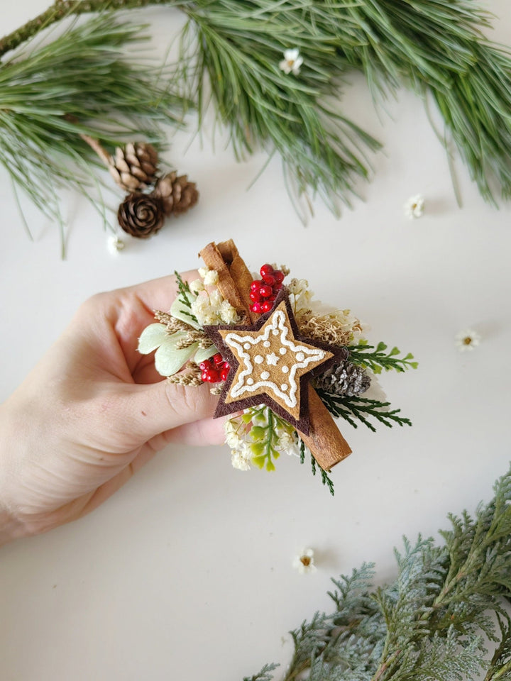 Gingerbread Christmas Brooch: Handmade Winter Coat Pin – handmade floral hair accessory by magaela
