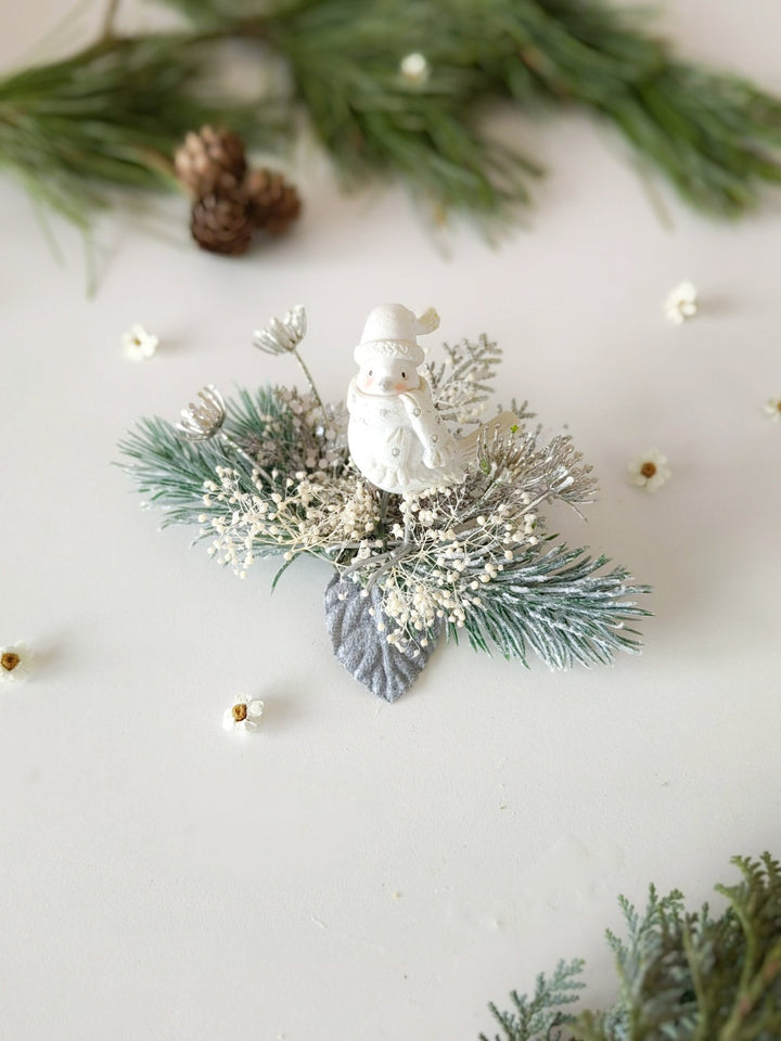 Winter Bird Brooch: Christmas Tree Decoration, Vintage Design – handmade floral hair accessory by magaela
