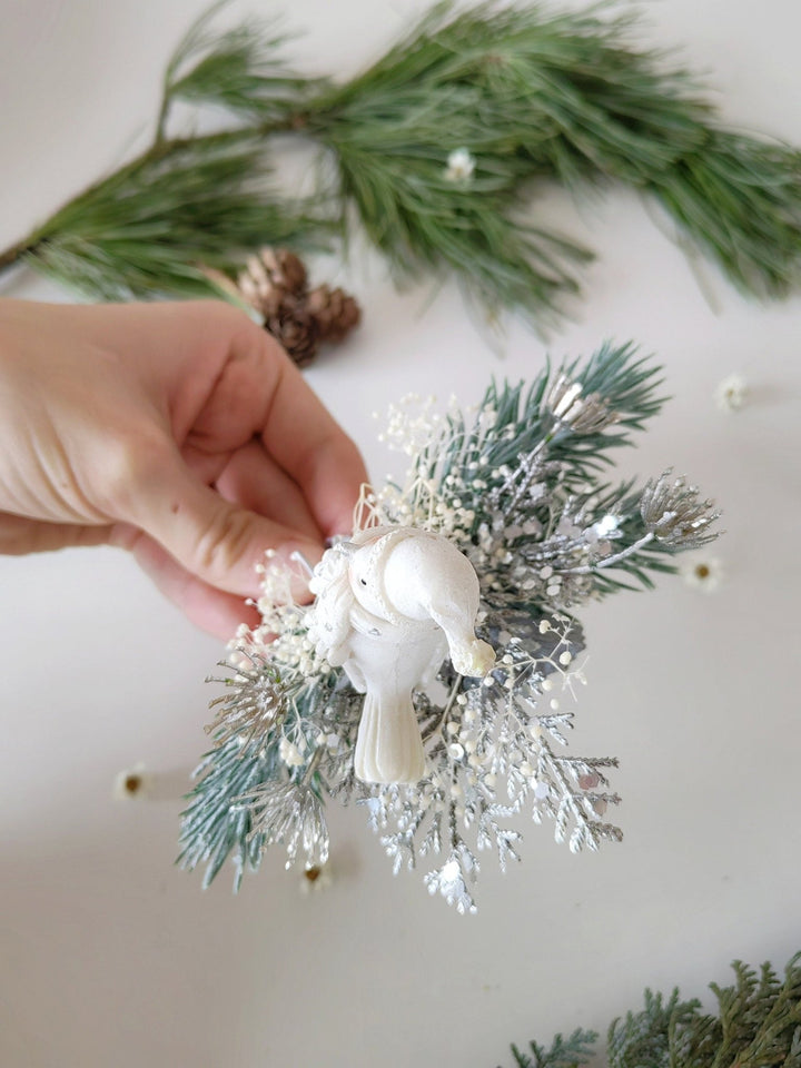 Winter Bird Brooch: Christmas Tree Decoration, Vintage Design – handmade floral hair accessory by magaela