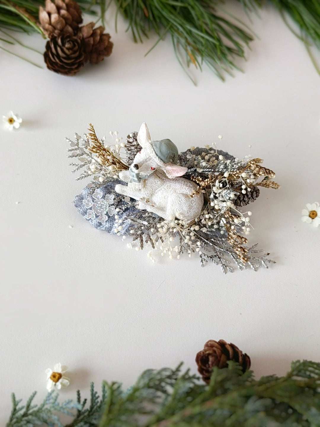 Winter Fawn Brooch: Christmas Tree Decoration, Vintage Design – handmade floral hair accessory by magaela
