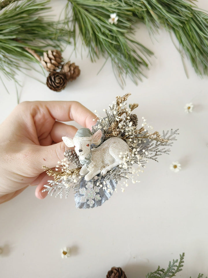 Winter Fawn Brooch: Christmas Tree Decoration, Vintage Design – handmade floral hair accessory by magaela