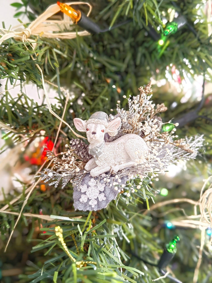 Winter Fawn Brooch: Christmas Tree Decoration, Vintage Design – handmade floral hair accessory by magaela
