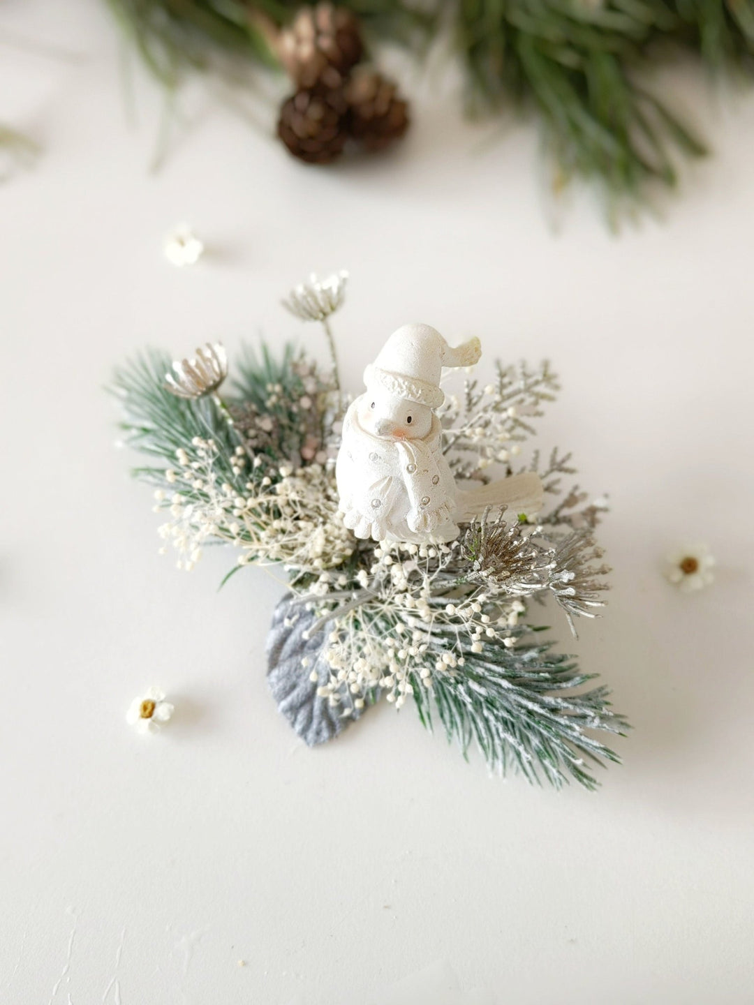 Winter Bird Brooch: Christmas Tree Decoration, Vintage Design – handmade floral hair accessory by magaela