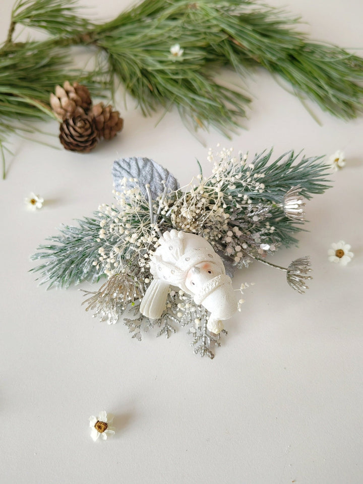 Winter Bird Brooch: Christmas Tree Decoration, Vintage Design – handmade floral hair accessory by magaela