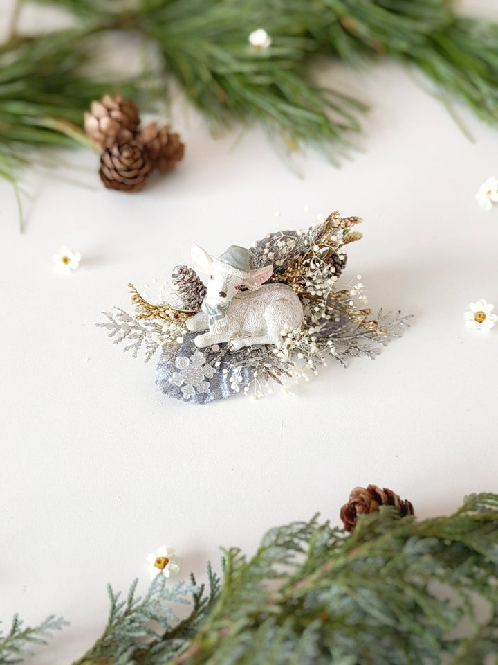 Winter Fawn Brooch: Christmas Tree Decoration, Vintage Design – handmade floral hair accessory by magaela