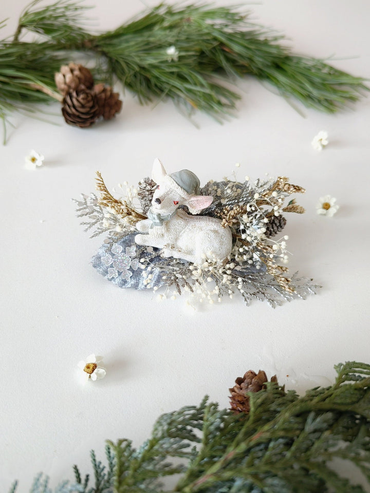 Winter Fawn Brooch: Christmas Tree Decoration, Vintage Design – handmade floral hair accessory by magaela