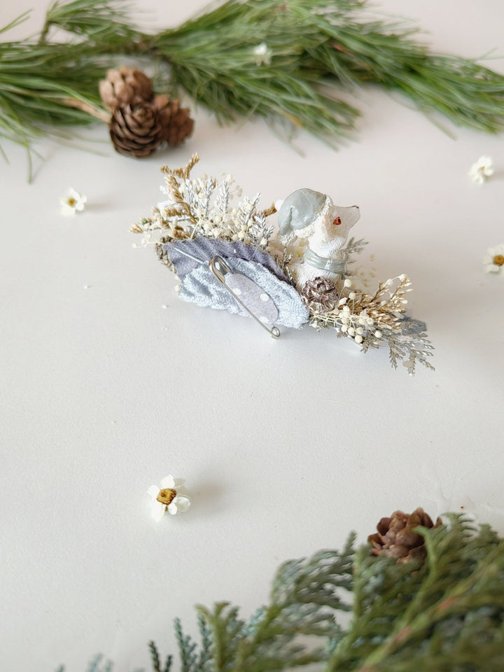 Winter Fawn Brooch: Christmas Tree Decoration, Vintage Design – handmade floral hair accessory by magaela