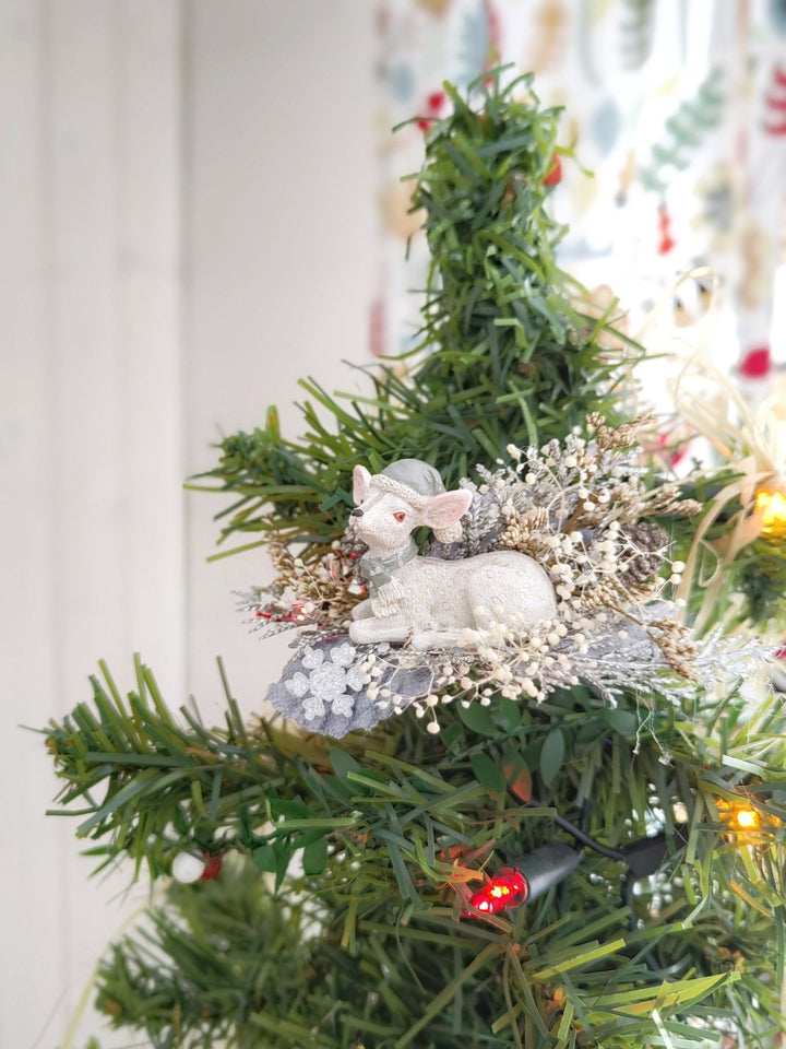 Winter Fawn Brooch: Christmas Tree Decoration, Vintage Design – handmade floral hair accessory by magaela