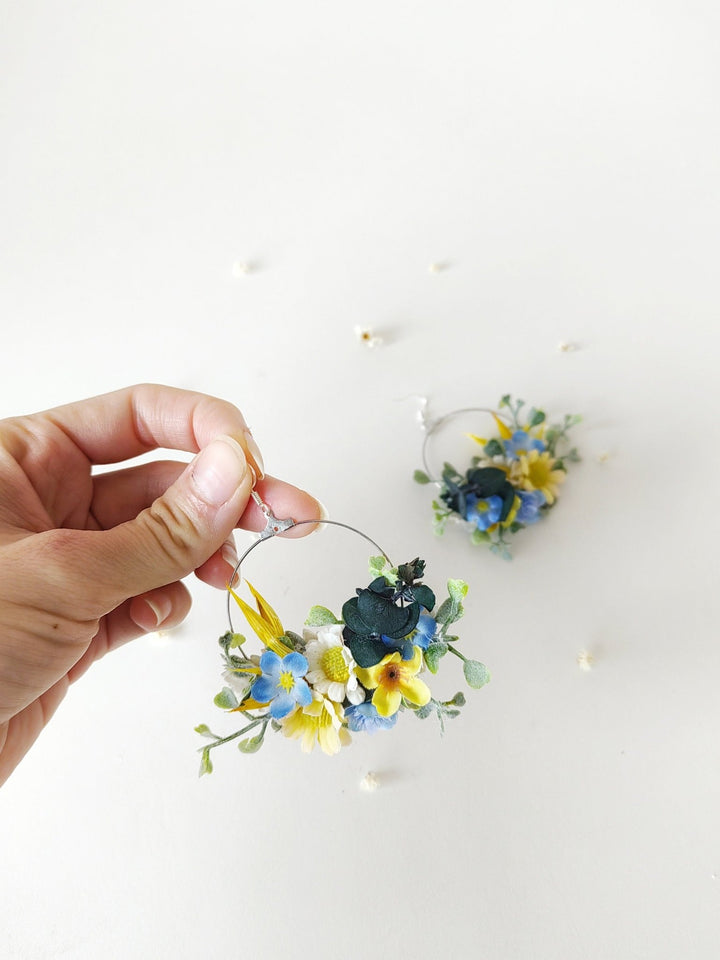 Daisy Flower Circle Earrings: Yellow & Blue Wedding Jewelry – handmade floral hair accessory by magaela