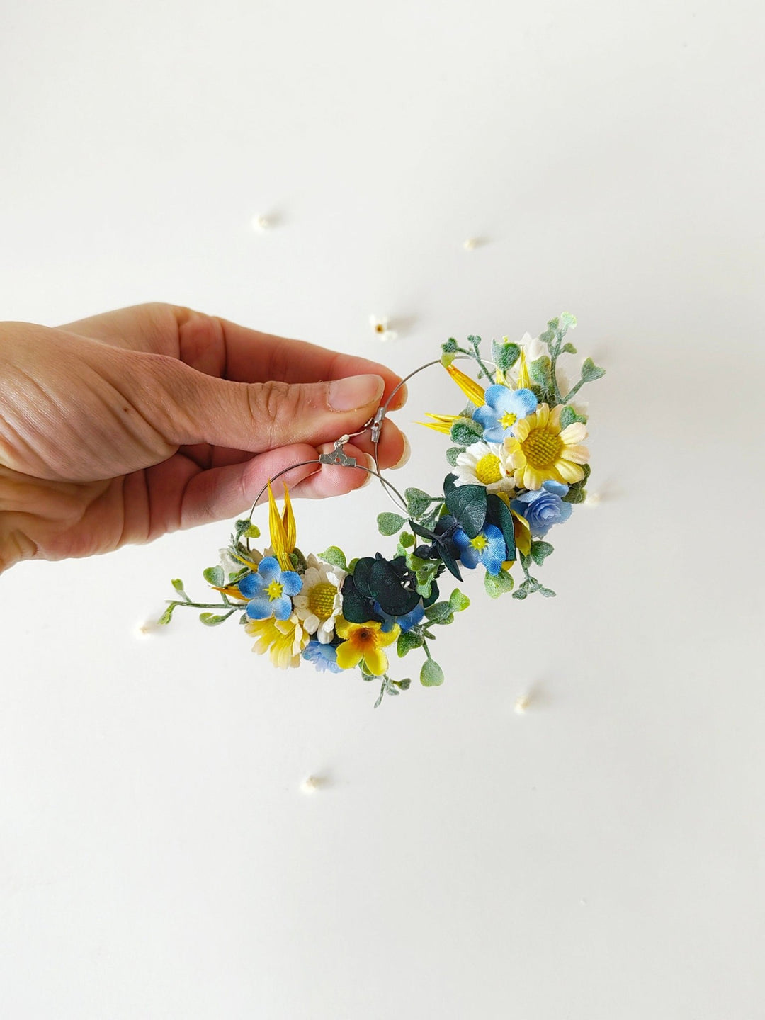 Daisy Flower Circle Earrings: Yellow & Blue Wedding Jewelry – handmade floral hair accessory by magaela
