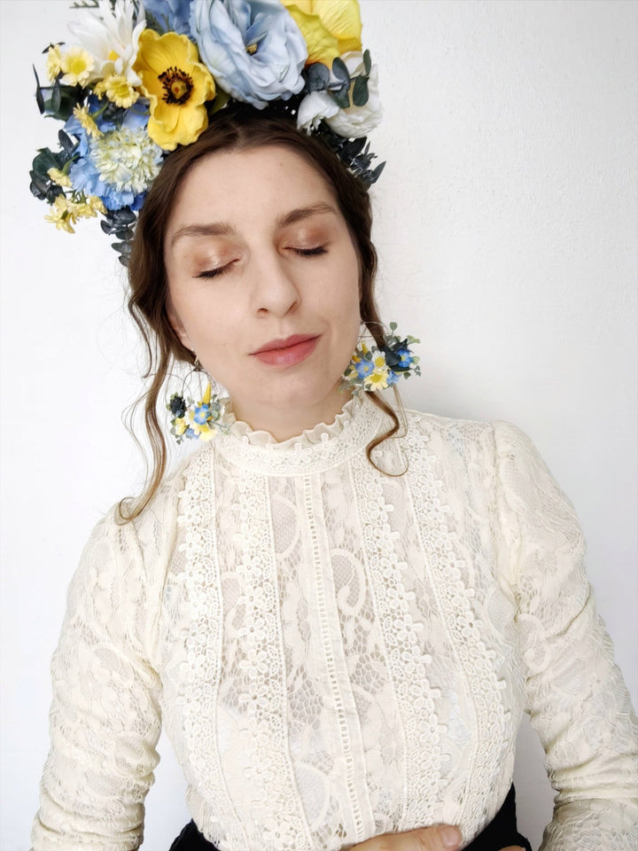 Daisy Flower Circle Earrings: Yellow & Blue Wedding Jewelry – handmade floral hair accessory by magaela