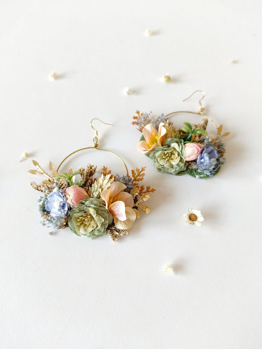 Colorful Flower Circle Earrings: Boho Wedding Jewelry – handmade floral hair accessory by magaela