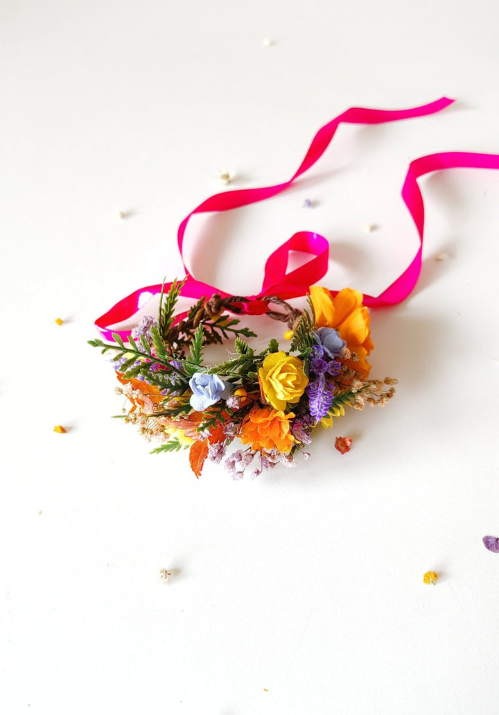 Colorful Flower Bracelet: Boho Wedding Wrist Corsage – handmade floral hair accessory by magaela