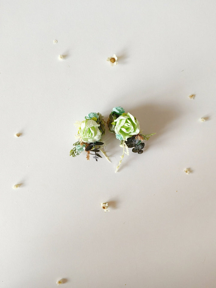 Green Flower Stud Earrings: Pastel Wedding Bridal Jewelry – handmade floral hair accessory by magaela