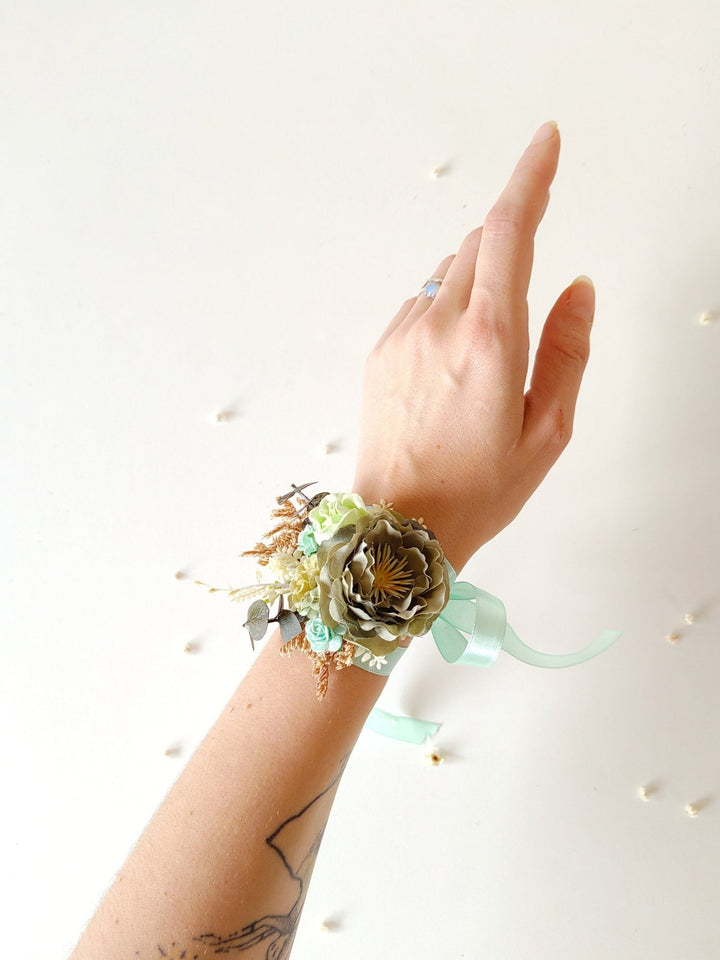 Mint Green Flower Bracelet: Boho Wedding Wrist Corsage – handmade floral hair accessory by magaela