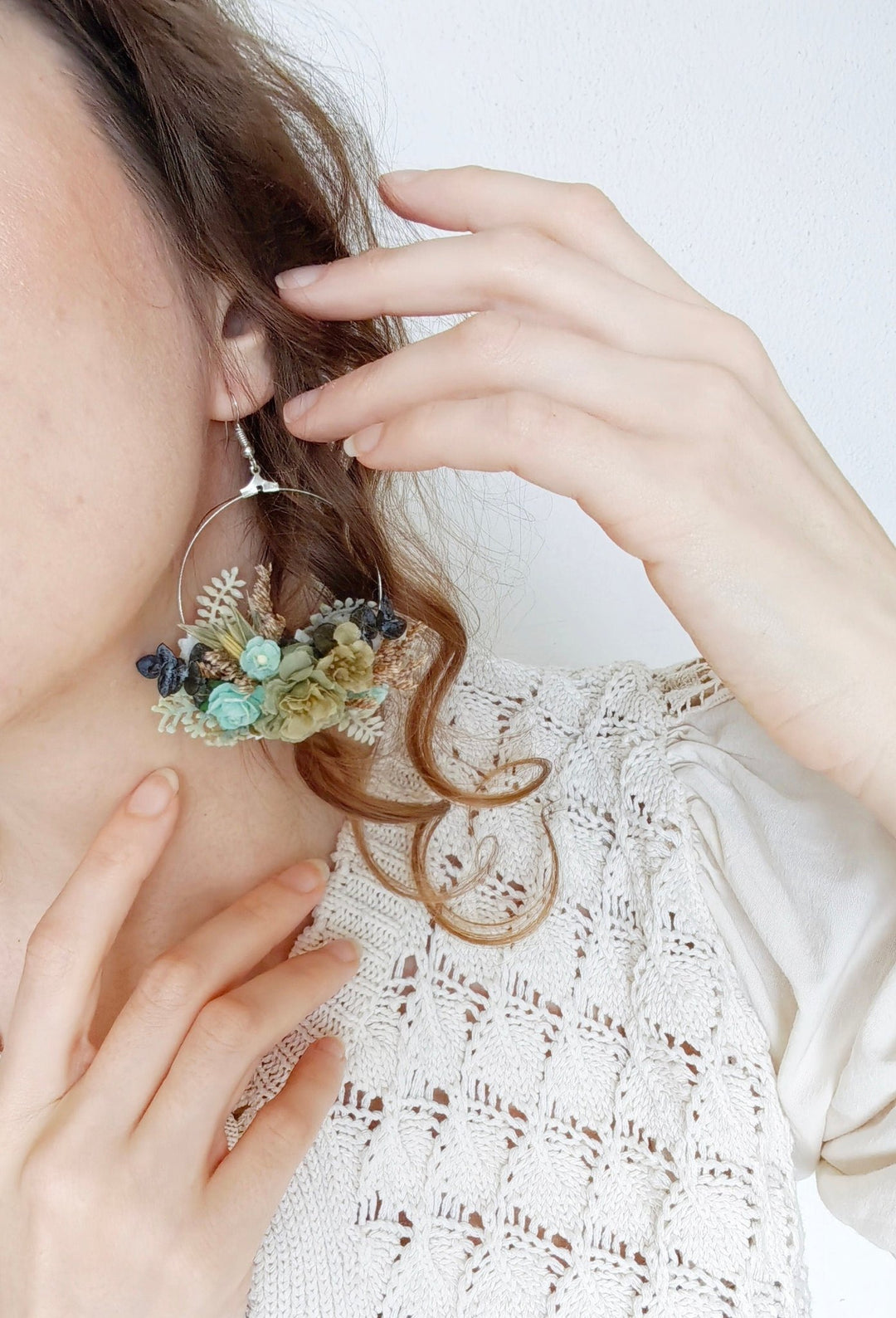 Green Flower Circle Earrings: Boho Wedding Jewelry – handmade floral hair accessory by magaela