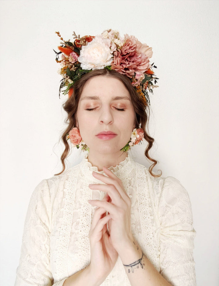 Terracotta Flower Stud Earrings: Autumn Wedding Jewelry – handmade floral hair accessory by magaela