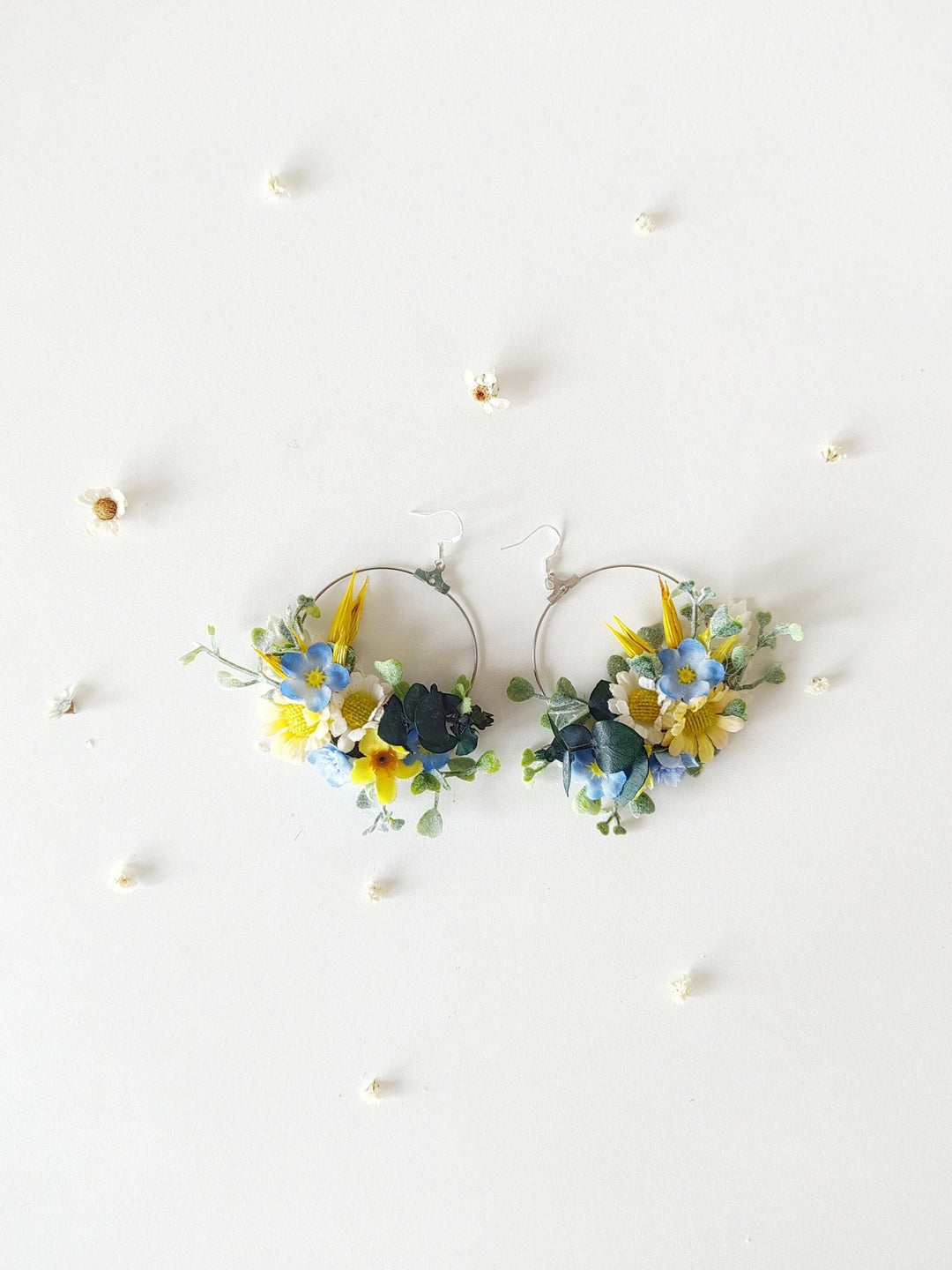 Daisy Flower Circle Earrings: Yellow & Blue Wedding Jewelry – handmade floral hair accessory by magaela