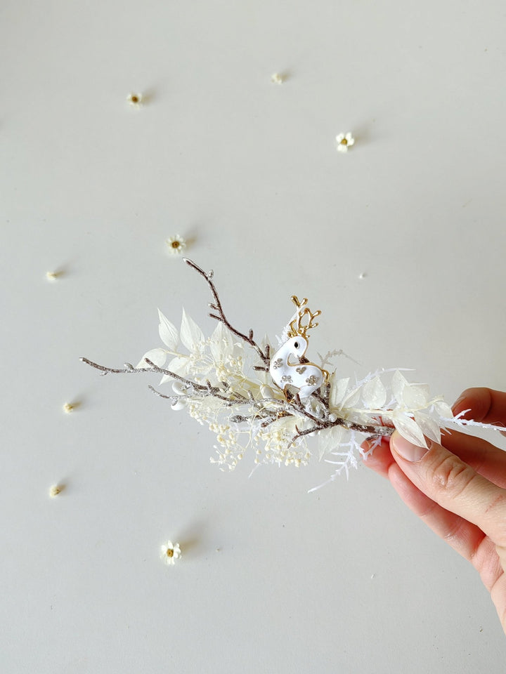 Winter Doe Brooch: Handmade Holiday Jewelry – handmade floral hair accessory by magaela