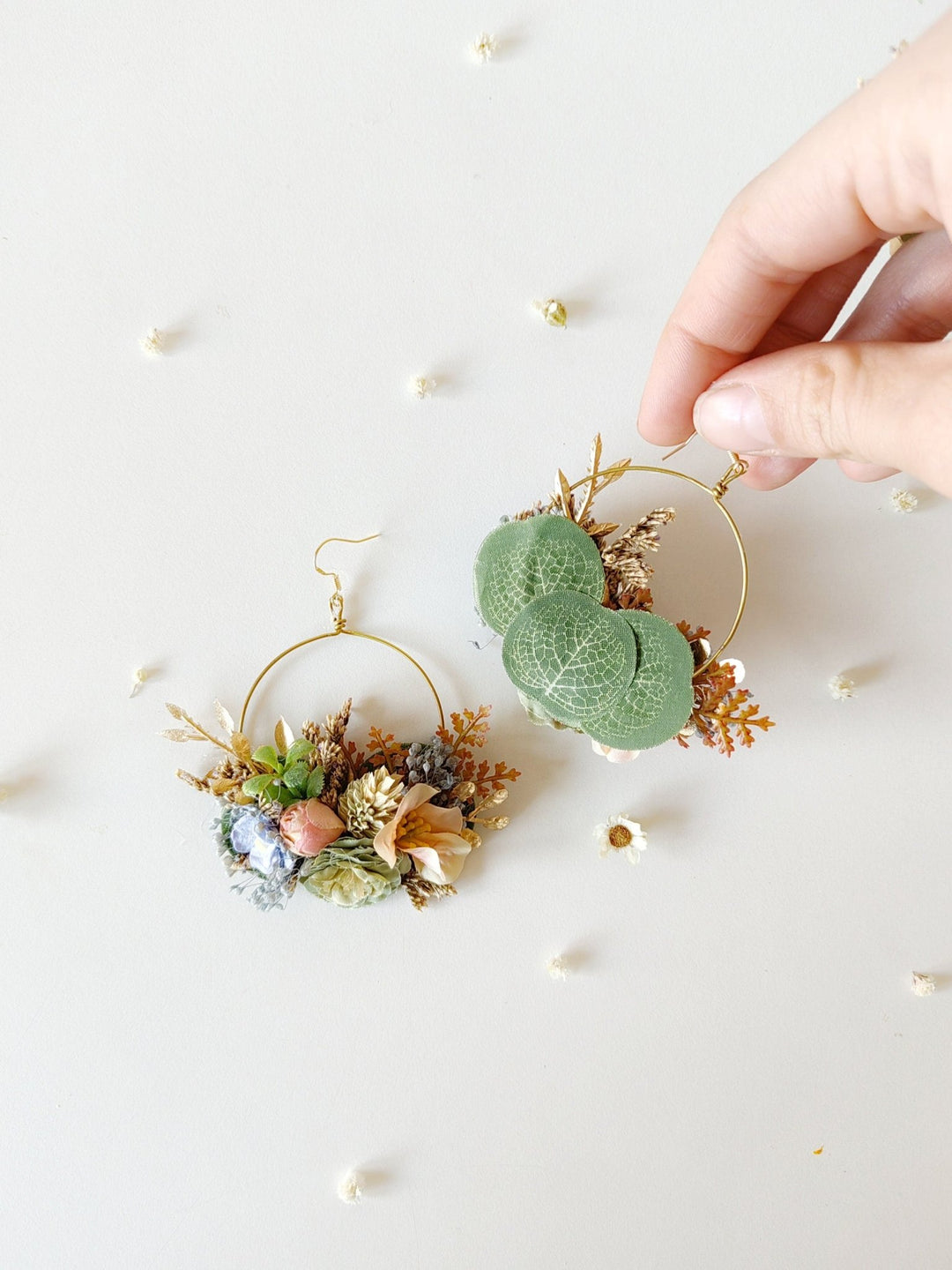 Colorful Flower Circle Earrings: Boho Wedding Jewelry – handmade floral hair accessory by magaela