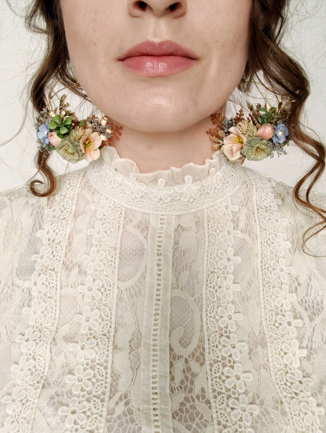 Colorful Flower Circle Earrings: Boho Wedding Jewelry – handmade floral hair accessory by magaela