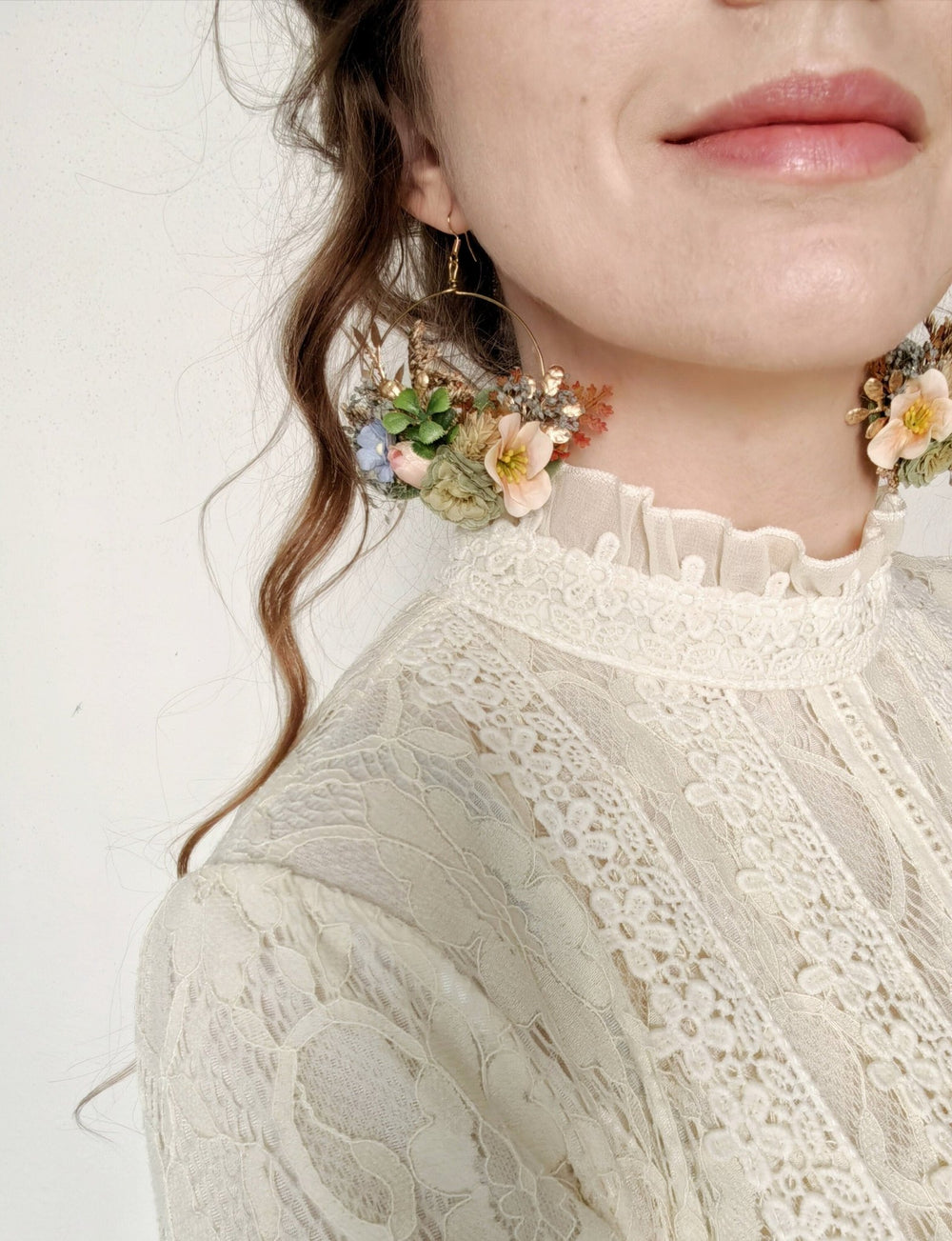 Colorful Flower Circle Earrings: Boho Wedding Jewelry – handmade floral hair accessory by magaela