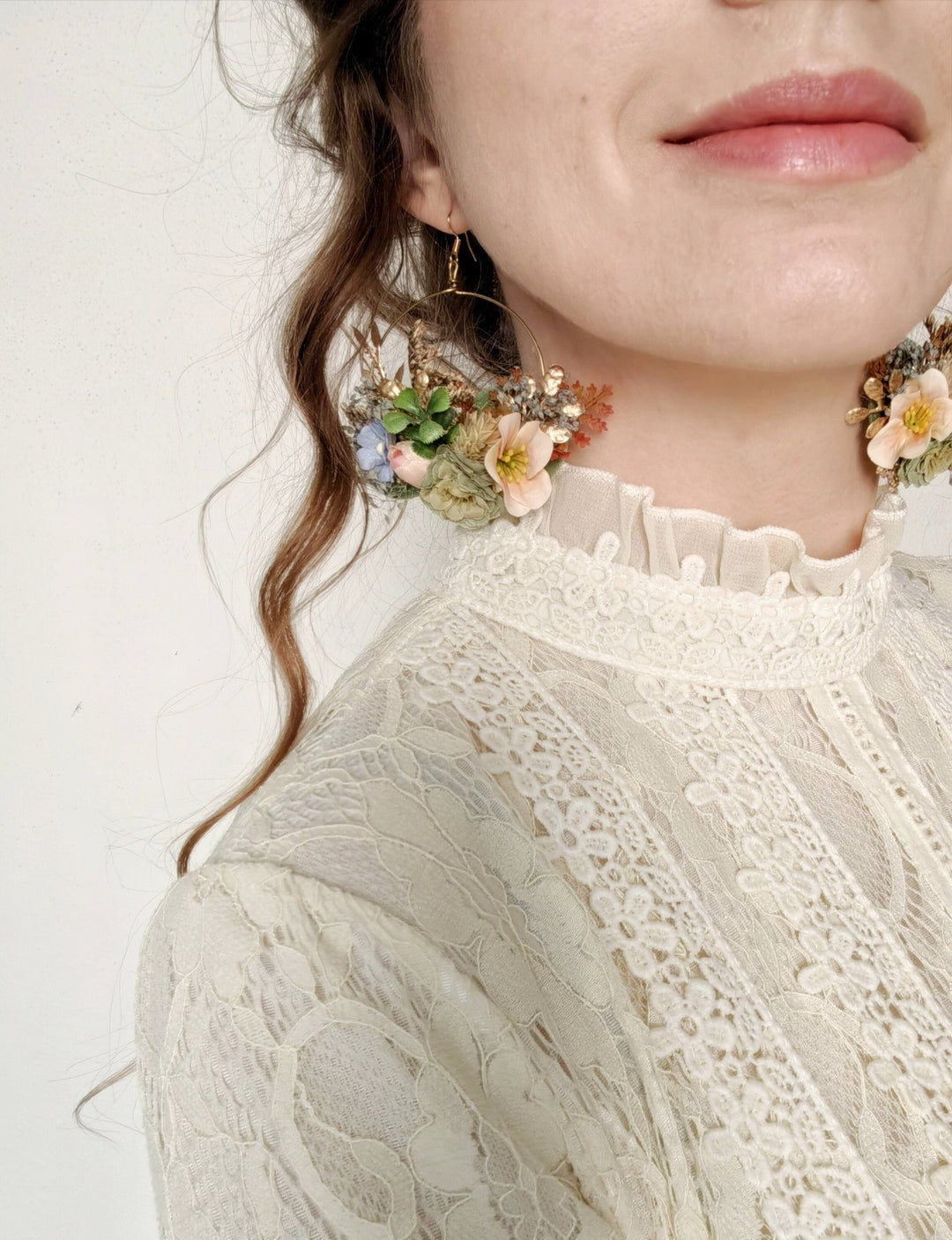 Colorful Flower Circle Earrings: Boho Wedding Jewelry – handmade floral hair accessory by magaela