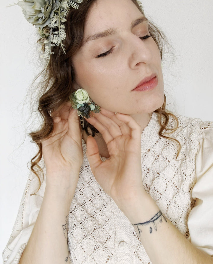 Green Flower Stud Earrings: Pastel Wedding Bridal Jewelry – handmade floral hair accessory by magaela