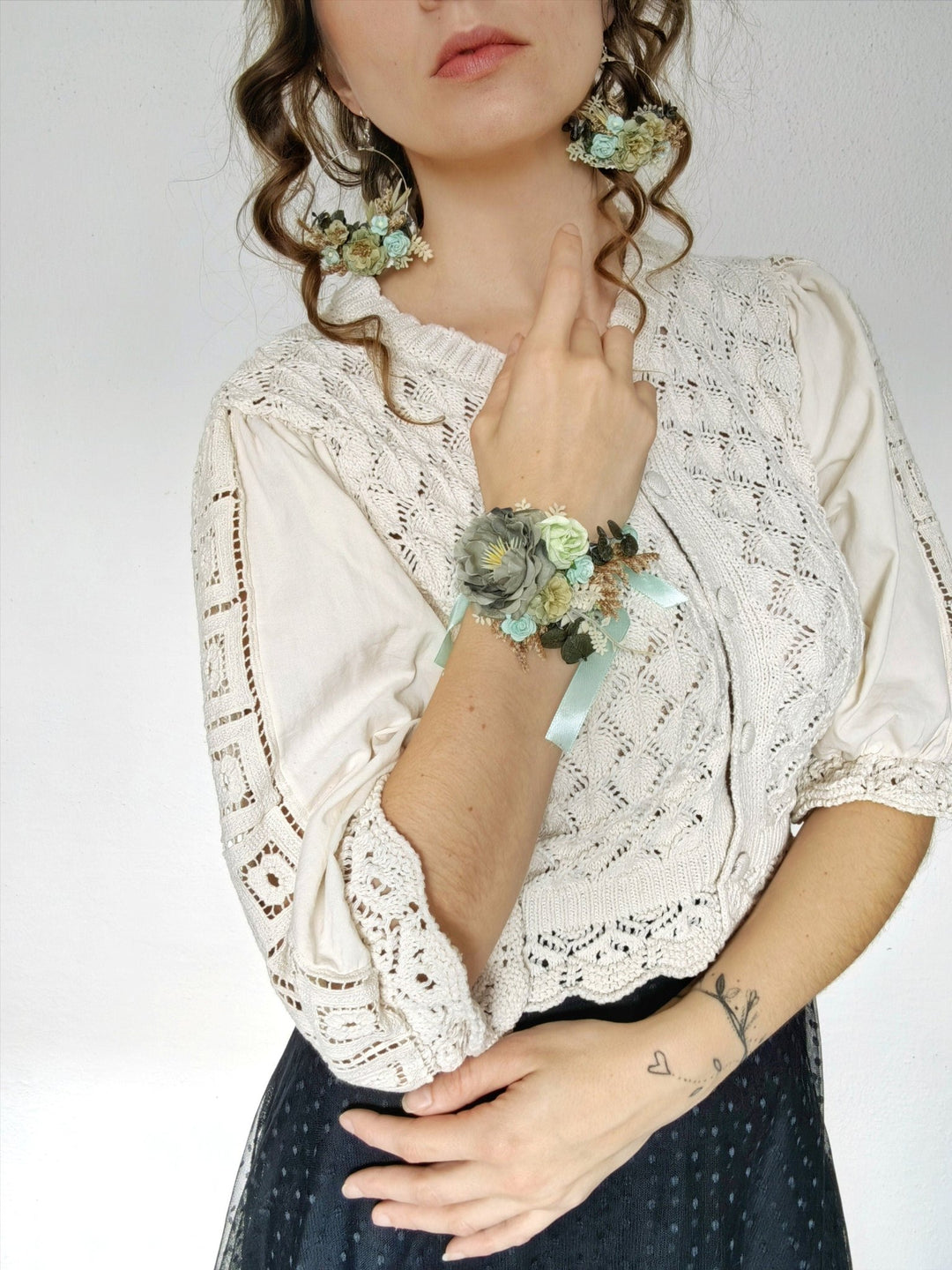 Mint Green Flower Bracelet: Boho Wedding Wrist Corsage – handmade floral hair accessory by magaela