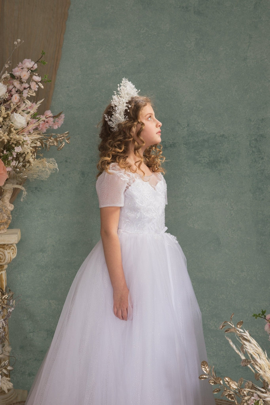 White Flower Crown: Romantic Floral Headpiece for Communion – handmade floral hair accessory by magaela