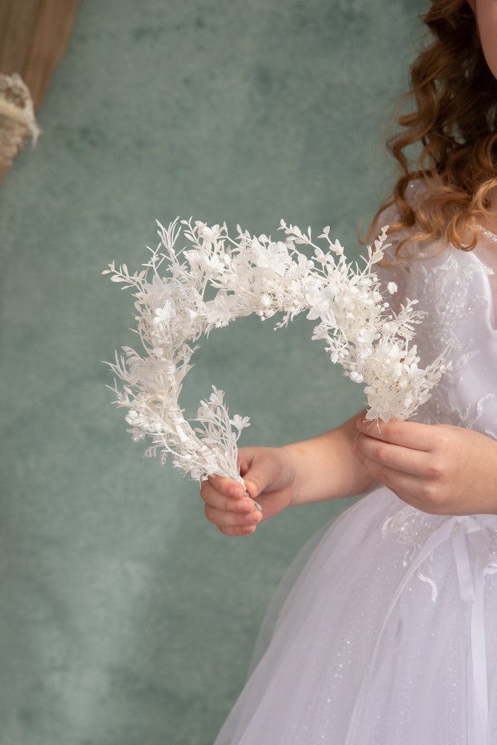 White Flower Crown: Romantic Floral Headpiece for Communion – handmade floral hair accessory by magaela