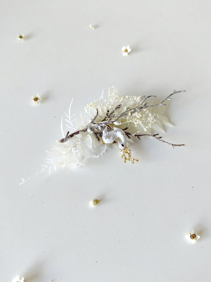 Winter Doe Brooch: Handmade Holiday Jewelry – handmade floral hair accessory by magaela
