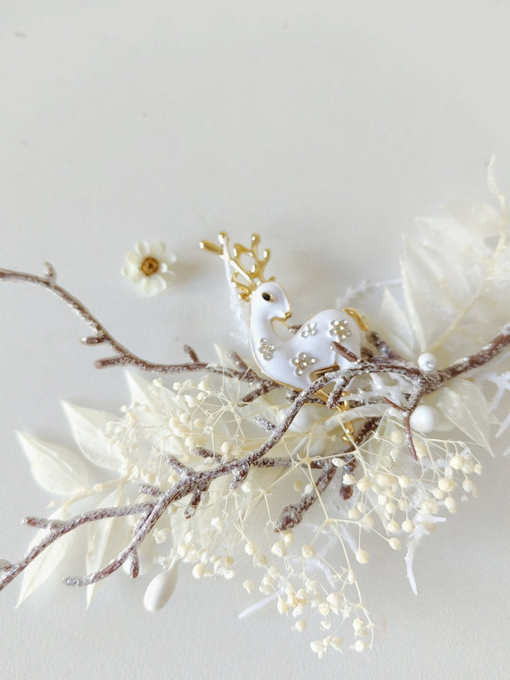 Winter Doe Brooch: Handmade Holiday Jewelry – handmade floral hair accessory by magaela