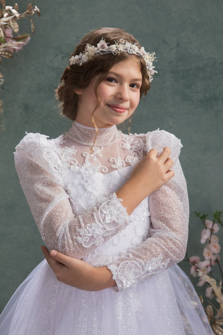 White Flower Crown: First Communion Bridal Headpiece with Pearls – handmade floral hair accessory by magaela