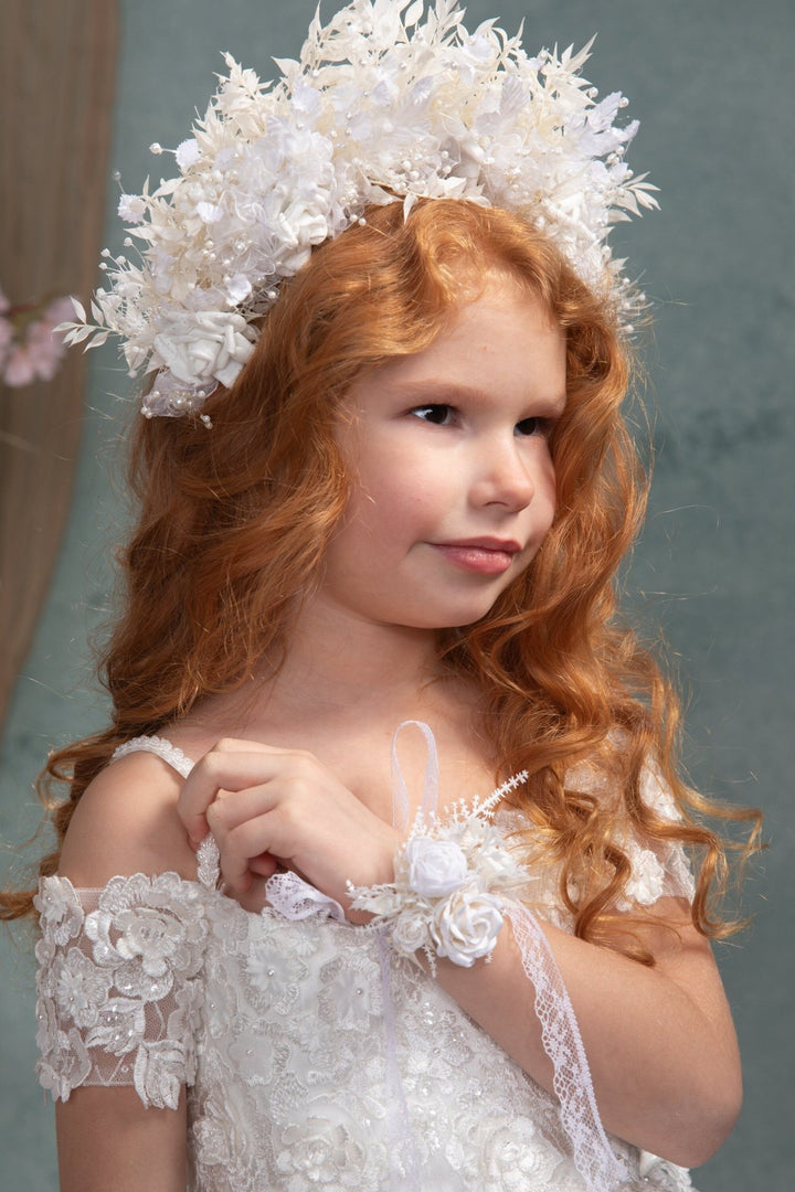 White Flower Crown: First Communion Bridal Headpiece – handmade floral hair accessory by magaela