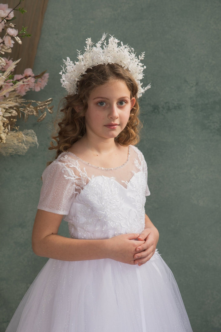 White Flower Crown: Romantic Floral Headpiece for Communion – handmade floral hair accessory by magaela