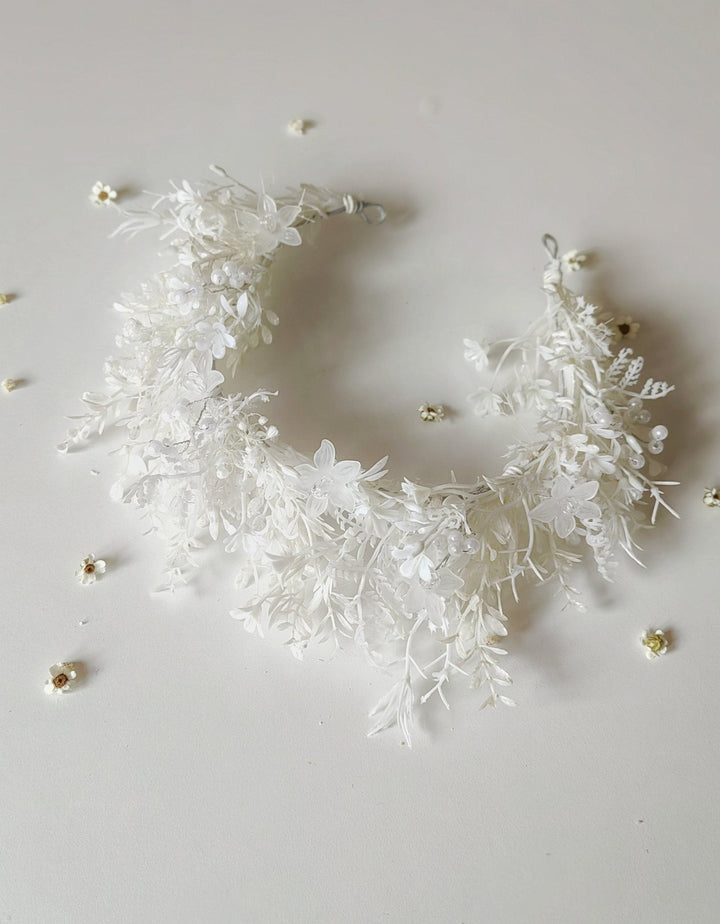 White Flower Crown: Romantic Floral Headpiece for Communion – handmade floral hair accessory by magaela